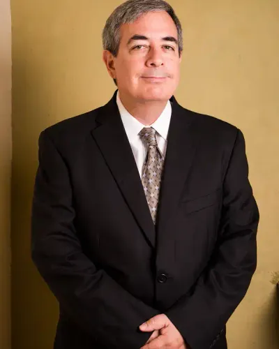 Portrait of Lic. Jorge Espejo, Associate Attorney supervising bilingual real estate deeds and closing interpretations in Mérida
