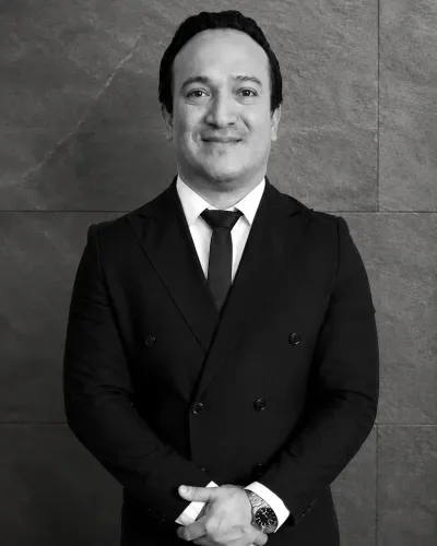 Portrait of Mtro. Mario Daniel Carrillo Abreu, Business Law Master specializing in corporate governance, contracts, and commercial valuation in Mérida